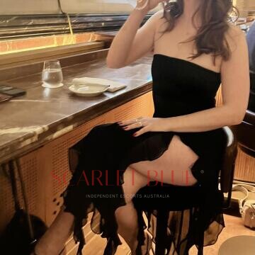 Selfie Pics from Louise Moore - Private Escort Melbourne