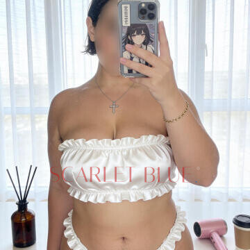 Selfie Pics from Daphne Roan - Private Escort Perth