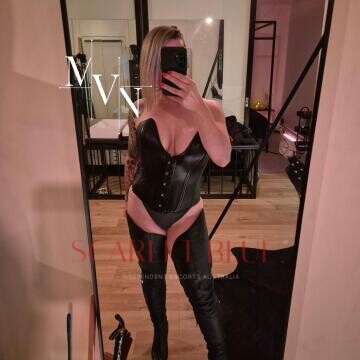 Selfie Pics from Mistress Monique Van Noir - Private Escort Melbourne