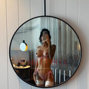 Selfie Pics from Ally Fox - Private Escort Gold Coast