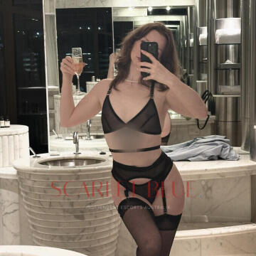Selfie Pics from Louise Moore - Private Escort Melbourne