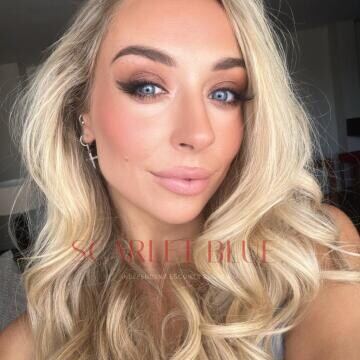 Selfie Pics from Annabelle James - Private Escort Touring