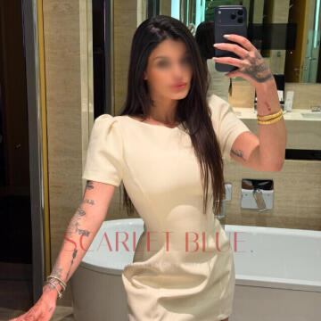 Selfie Pics from Valentina Leal - Private Escort Touring