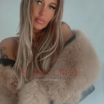 Selfie Pics from Sophie Summers - Private Escort Melbourne