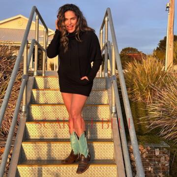 Touring Escort - Kylie Wyote