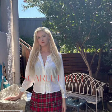 Selfie Pics from Jenny Say - Private Escort Touring
