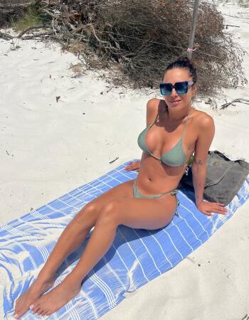 Sydney Busty trans escort - Golden Girl Eva