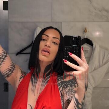 Selfie Pics from Chloe Woods - Private Escort Melbourne