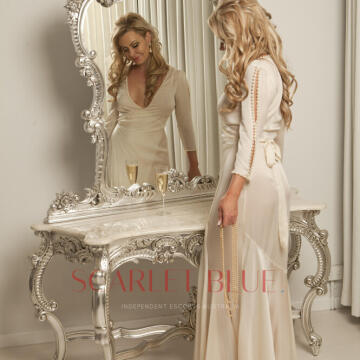 Perth Escort - Aussie Blonde Bombshell