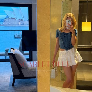 Selfie Pics from Chloe Piper - Private Escort Sydney