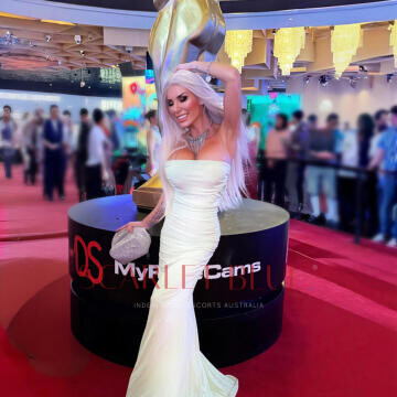 Selfie Pics from September Summers - Private Escort Touring