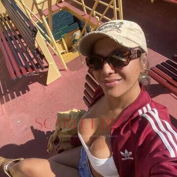 Selfie Pics from Golden Girl Eva - Private Escort Sydney