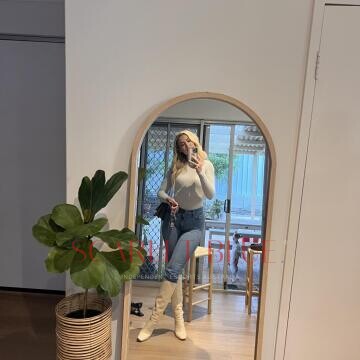 Selfie Pics from Mia Hamilton - Private Escort Perth