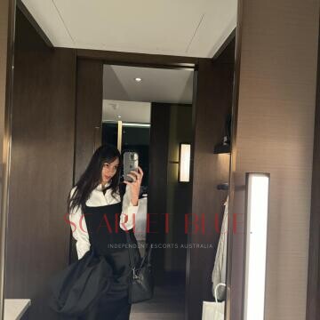 Selfie Pics from Lilli B - Private Escort Gold Coast