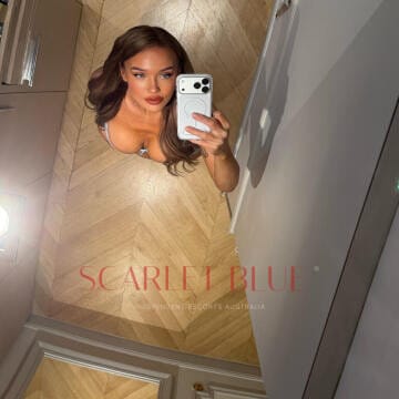 Selfie Pics from Camille Lorette - Private Escort Melbourne