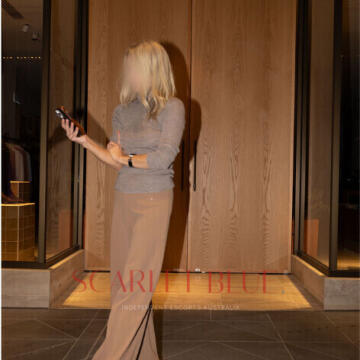 Selfie Pics from Victoria Knight - Private Escort Adelaide