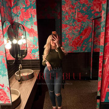 Selfie Pics from Nicole Rivers - Private Escort Alice springs