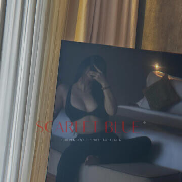 Selfie Pics from Beatrice Aora - Private Escort Sydney CBD