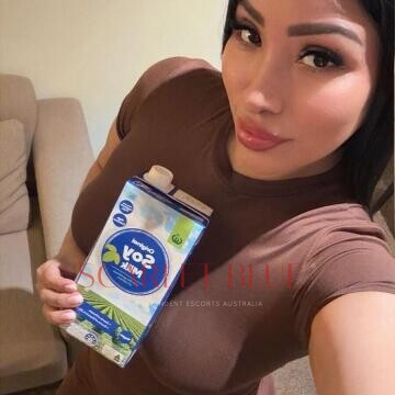 Selfie Pics from Laura Selena - Private Escort Touring