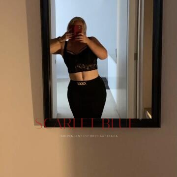 Selfie Pics from Hannah Ryan - Private Escort Canberra