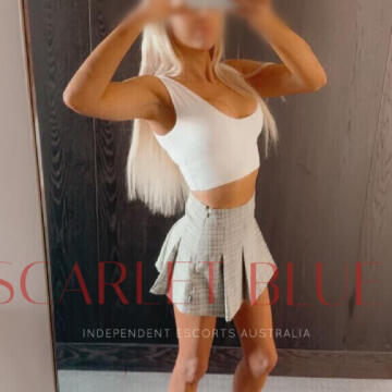 Selfie Pics from Summer Knox - Private Escort Brisbane