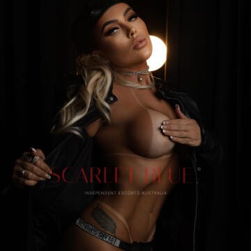 Selfie Pics from Angel Laurentt - Private Escort Queenstown