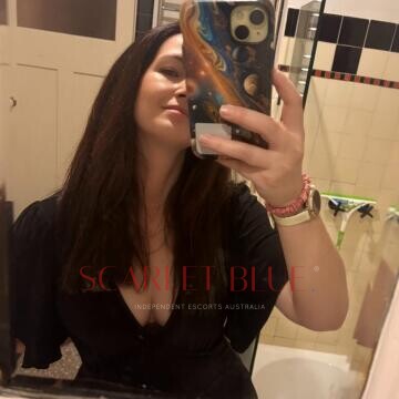Selfie Pics from Charlie Swinton - Private Escort Melbourne