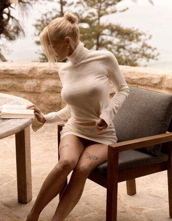 Private escort - Lara Fox touring soon to Sydney CBD
