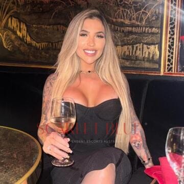 Selfie Pics from Angel Laurentt - Private Escort Queenstown