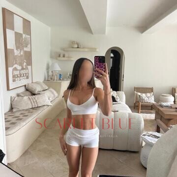 Selfie Pics from Natalie Cruz - Private Escort Touring