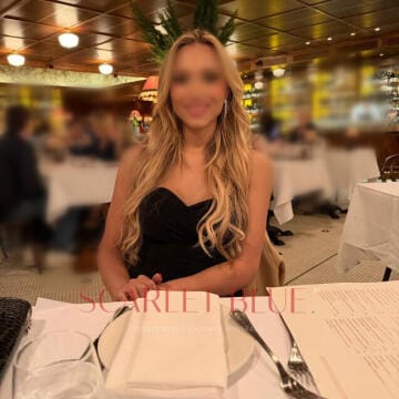 Selfie Pics from Mel Arlen - Private Escort Touring