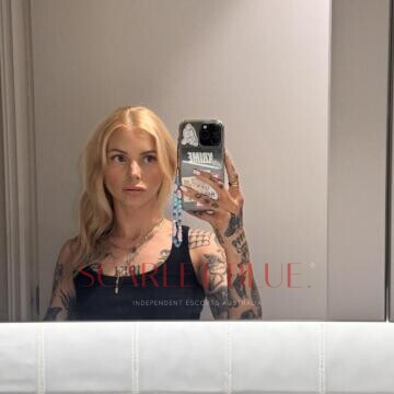 Selfie Pics from Daisy Darling - Private Escort Melbourne