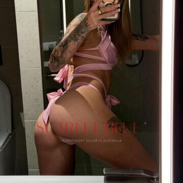 Selfie Pics from Alice Wanders - Private Escort Melbourne