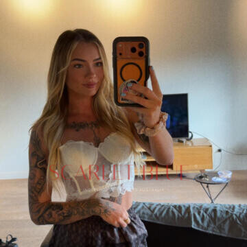 Selfie Pics from Alice Wanders - Private Escort Melbourne