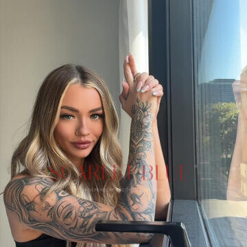 Selfie Pics from Alice Wanders - Private Escort Melbourne