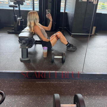 Selfie Pics from Charlie Rose - Private Escort Touring