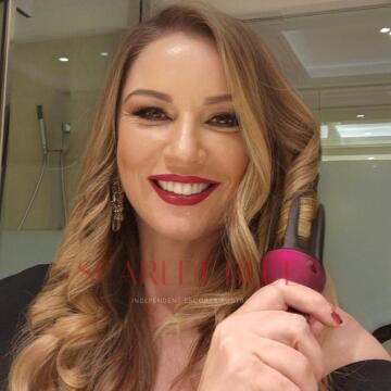 Selfie Pics from Mature European Companion - Private Escort Brisbane