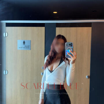 Selfie Pics from Amber Reid - Private Escort Melbourne