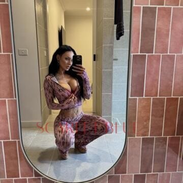 Selfie Pics from Riley Foxx - Private Escort Melbourne