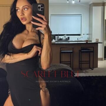 Selfie Pics from Riley Foxx - Private Escort Melbourne