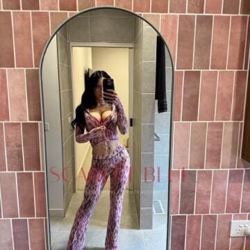 Selfie Pics from Riley Foxx - Private Escort Melbourne