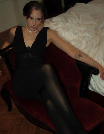 Private escort - Alice Sage touring to Melbourne
