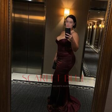 Selfie Pics from Daphne Roan - Private Escort Perth