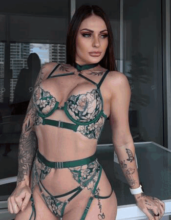 Private escort - Ana Ferrari is touring to Townsville by invitation