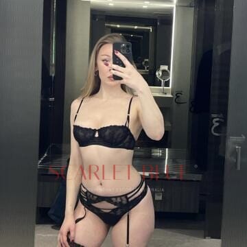 Selfie Pics from Gisele Harlow - Private Escort Touring