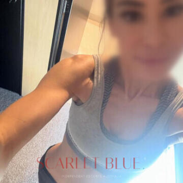Selfie Pics from Honey Hazel - Private Escort Queenstown