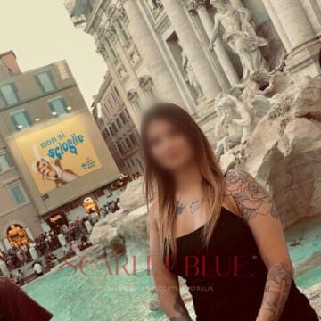 Selfie Pics from Dora Diamond - Private Escort Touring