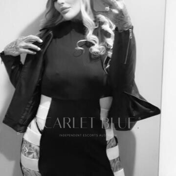 Selfie Pics from Viper Stone - Private Escort Melbourne