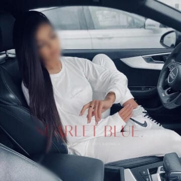 Selfie Pics from Dora Diamond - Private Escort Touring