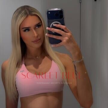 Selfie Pics from April Rayne - Private Escort Perth
